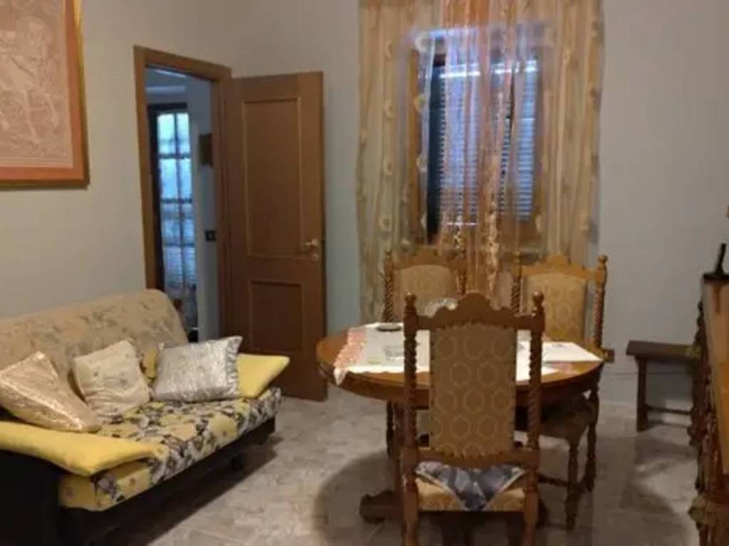 casa indipendente in vendita ad Avezzano in zona Paterno