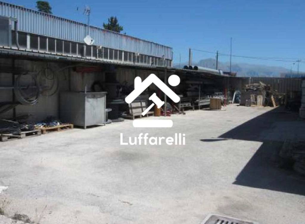 locale commerciale in vendita ad Avezzano