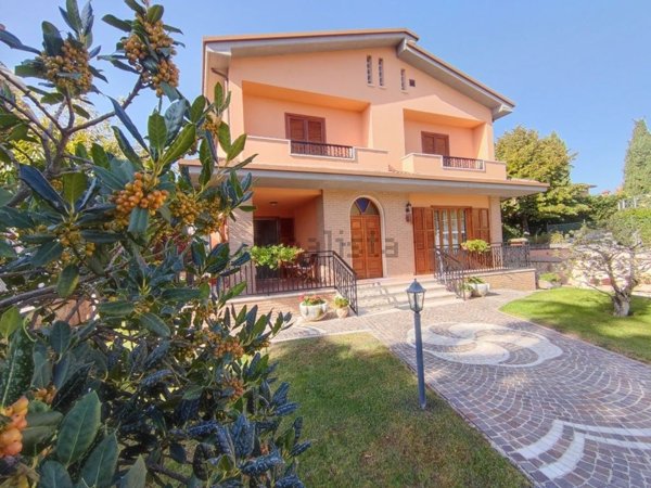 casa indipendente in vendita ad Avezzano