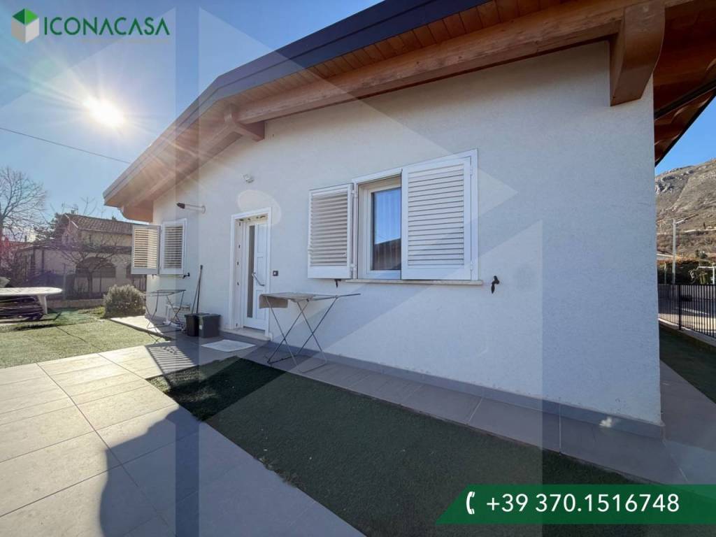 casa indipendente in vendita ad Avezzano in zona San Pelino