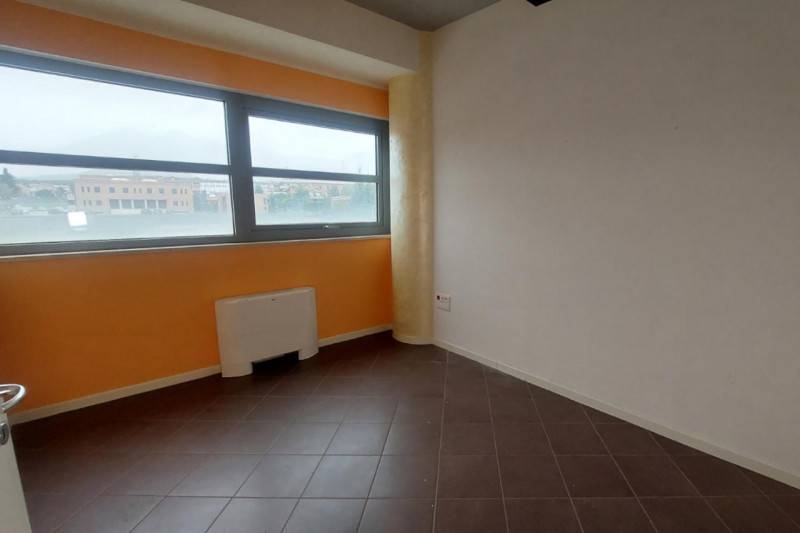 ufficio in vendita ad Avezzano