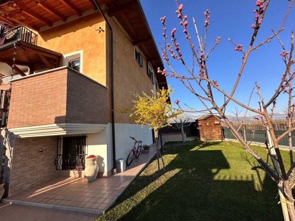 casa indipendente in vendita ad Avezzano in zona San Pelino