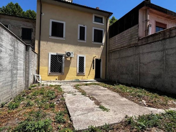 casa indipendente in vendita ad Avezzano