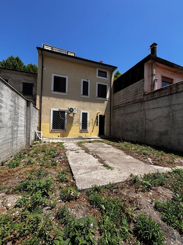 casa indipendente in vendita ad Avezzano