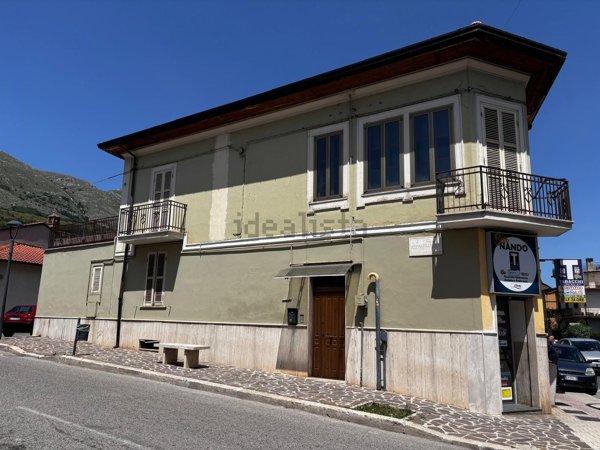 casa indipendente in vendita ad Avezzano in zona San Pelino