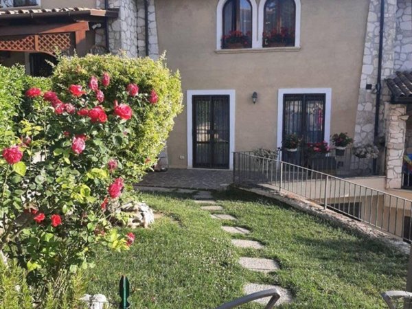 casa indipendente in vendita ad Avezzano