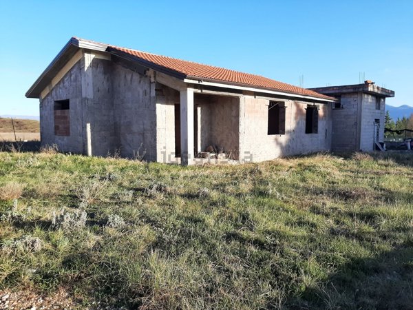 casa indipendente in vendita ad Avezzano