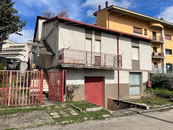 casa indipendente in vendita ad Avezzano