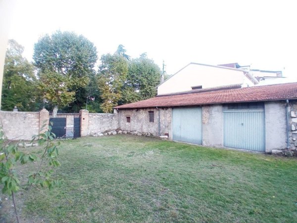 casa indipendente in vendita ad Avezzano