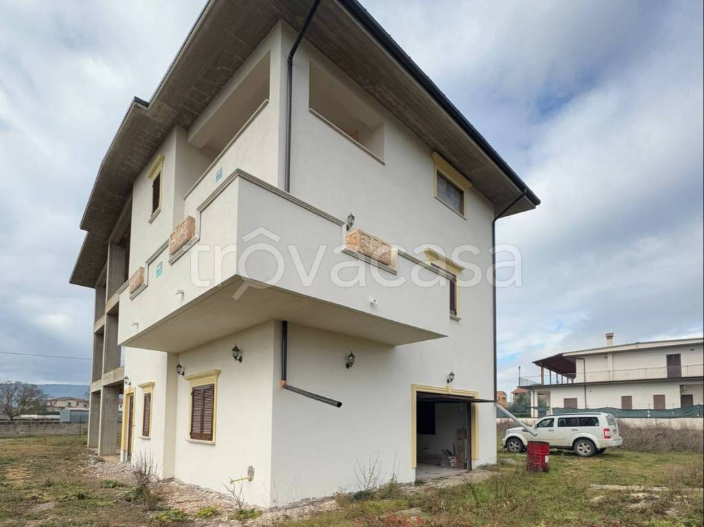 casa indipendente in vendita ad Avezzano