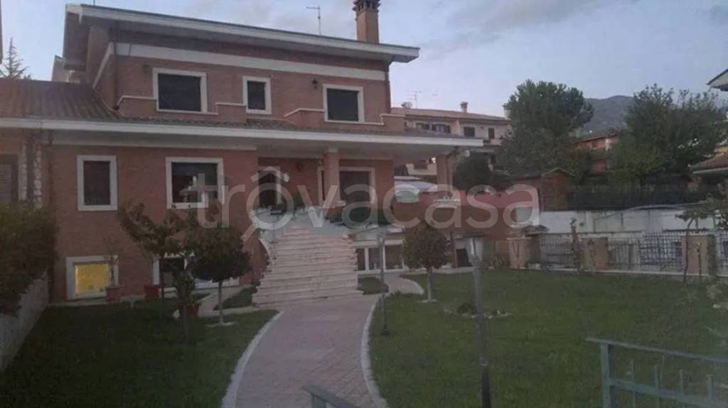 casa indipendente in vendita ad Avezzano