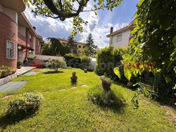 casa indipendente in vendita ad Avezzano