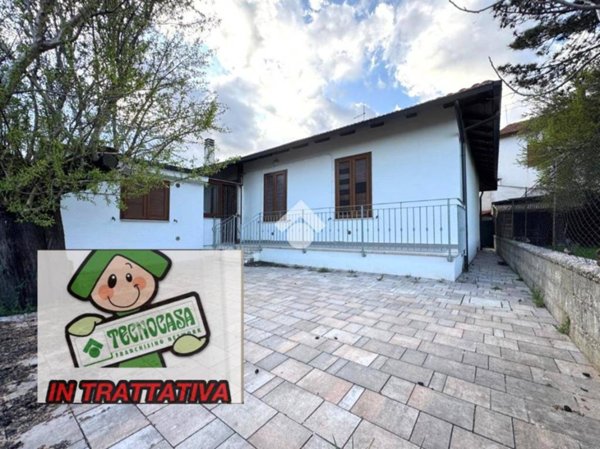casa indipendente in vendita ad Avezzano in zona San Pelino