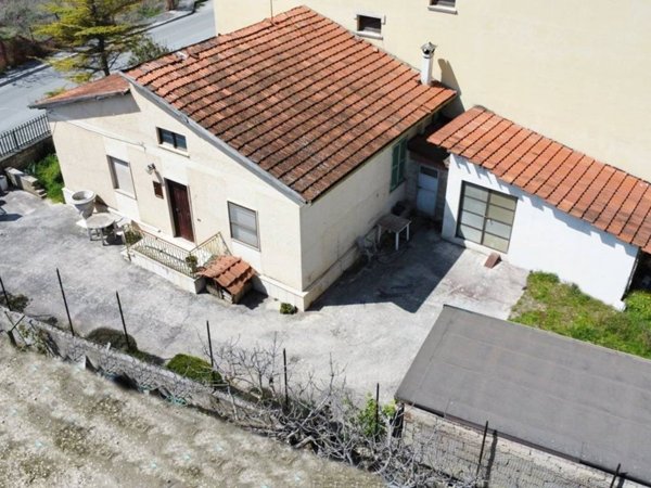 casa indipendente in vendita ad Avezzano