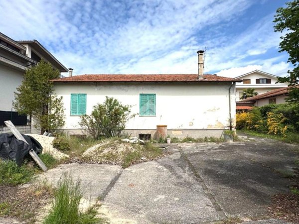 casa indipendente in vendita ad Avezzano