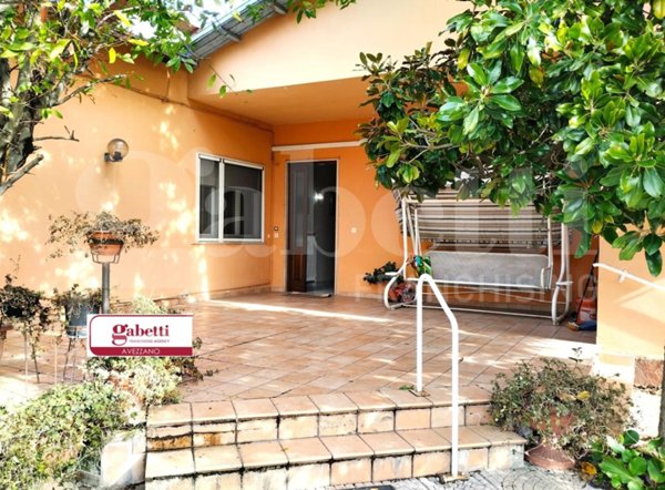 casa indipendente in vendita ad Avezzano in zona San Pelino