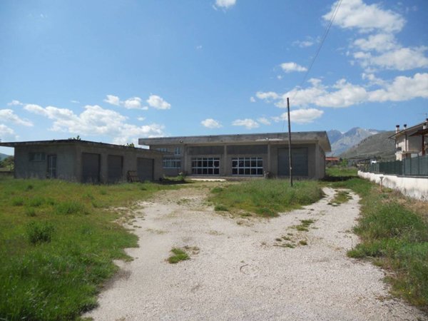 locale commerciale in vendita ad Avezzano