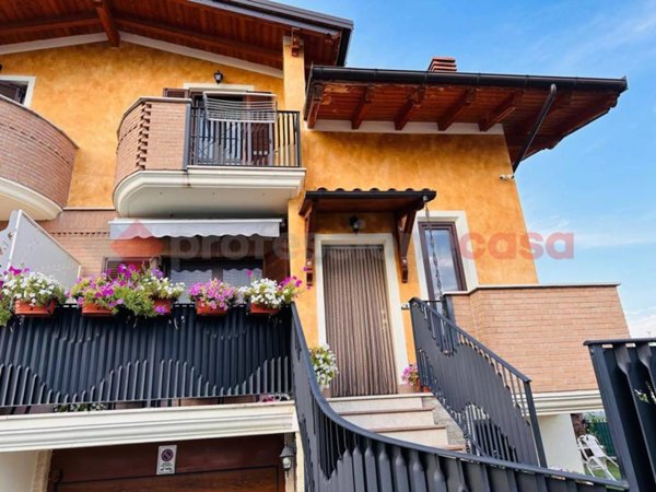 casa indipendente in vendita ad Avezzano in zona San Pelino