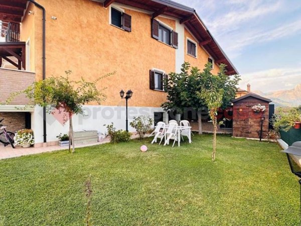 casa indipendente in vendita ad Avezzano in zona San Pelino