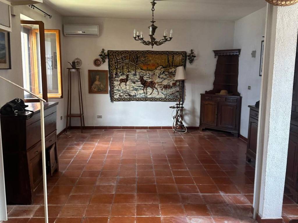 casa indipendente in vendita ad Avezzano in zona San Pelino