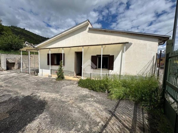 casa indipendente in vendita ad Avezzano