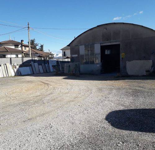 locale commerciale in vendita ad Avezzano in zona San Pelino