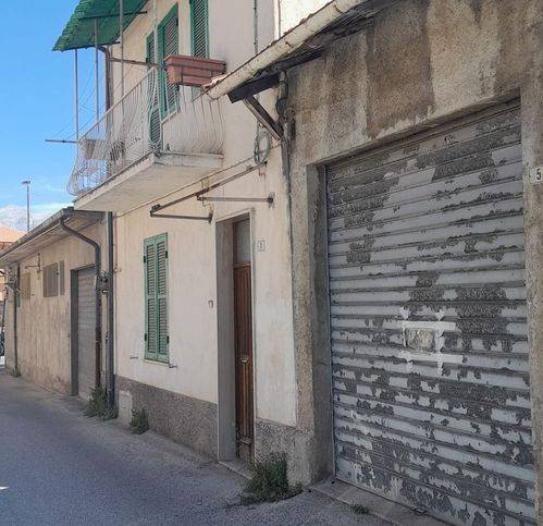 casa indipendente in vendita ad Avezzano