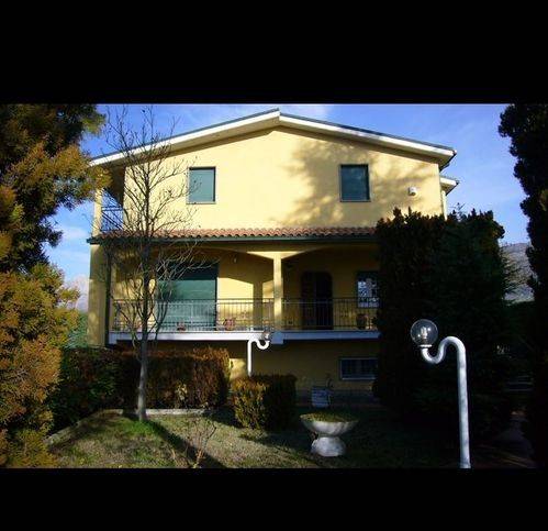 casa indipendente in vendita ad Avezzano