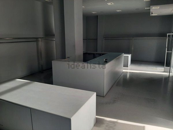 locale commerciale in vendita ad Avezzano