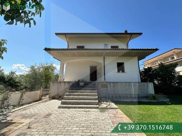 casa indipendente in vendita ad Avezzano in zona San Pelino