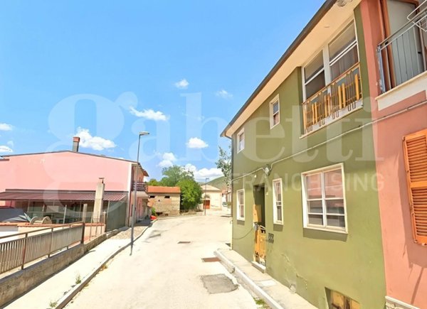 casa indipendente in vendita ad Avezzano in zona Cese