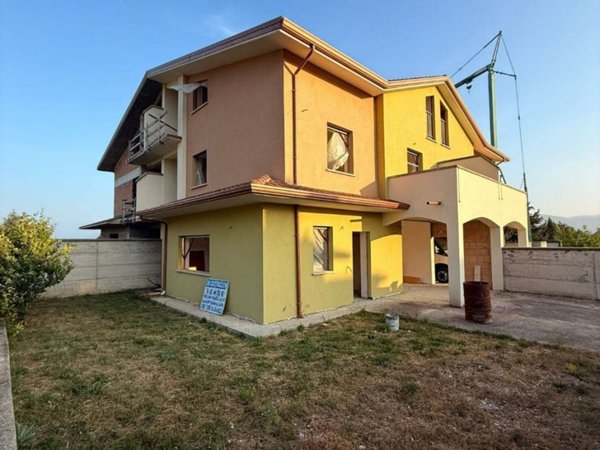 casa indipendente in vendita ad Avezzano