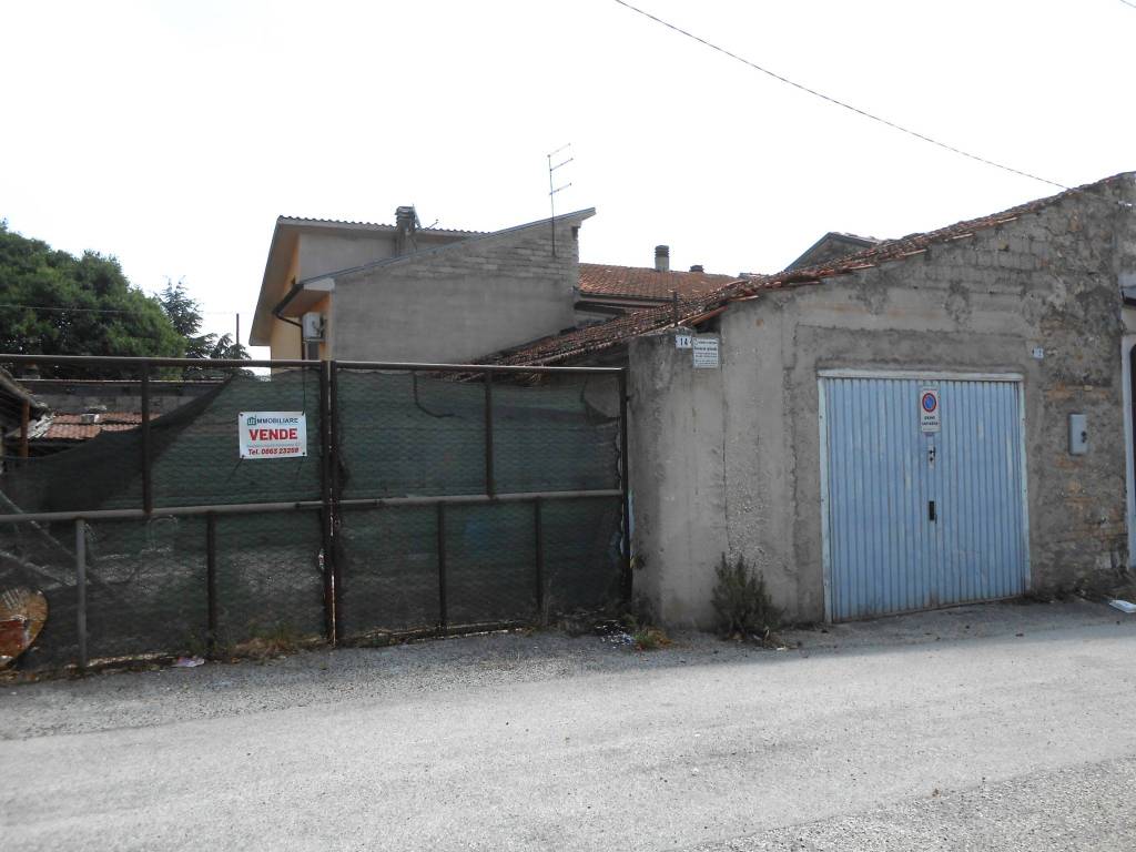 locale commerciale in vendita ad Avezzano in zona San Pelino