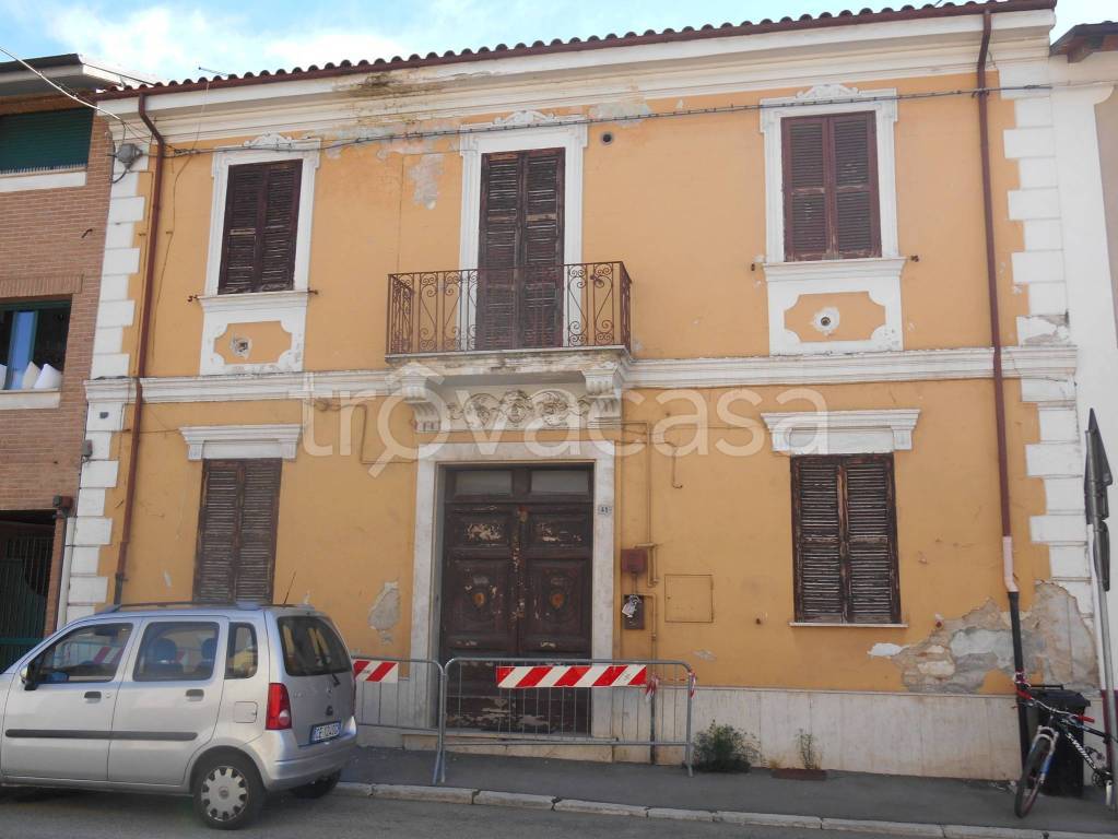 casa indipendente in vendita ad Avezzano