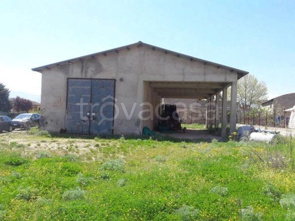 negozio in vendita ad Avezzano in zona San Pelino