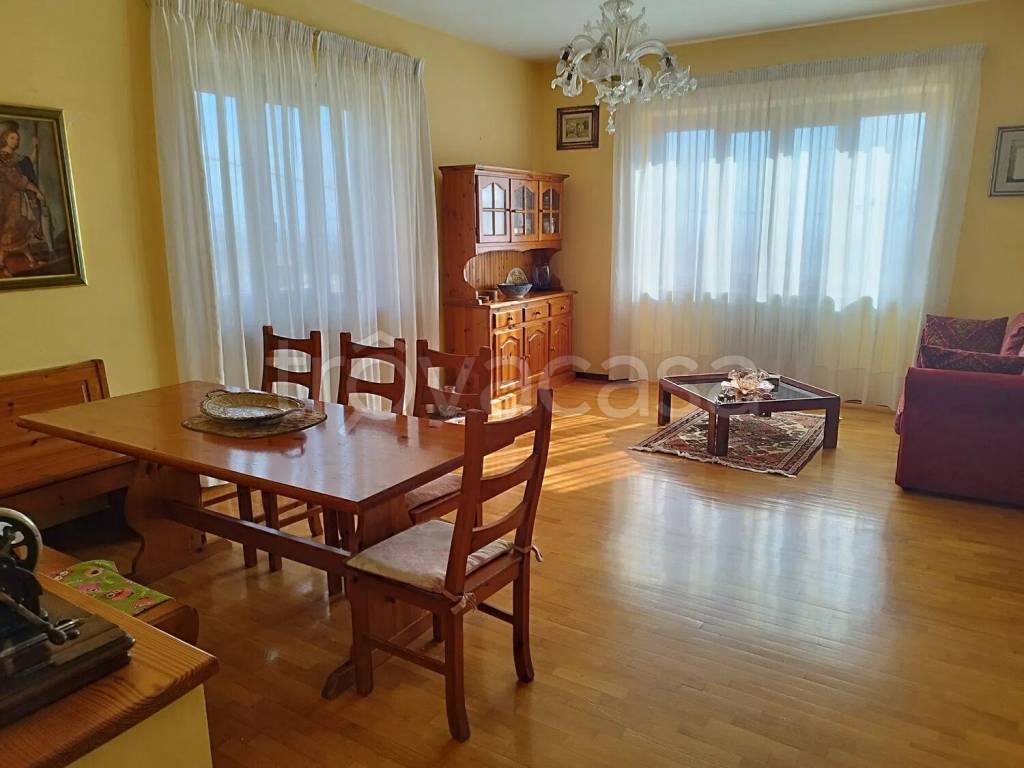 casa indipendente in vendita ad Avezzano in zona San Pelino