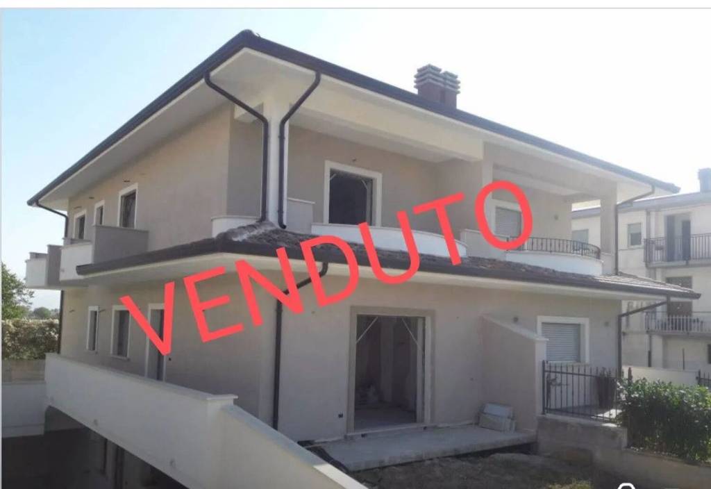 casa indipendente in vendita ad Avezzano