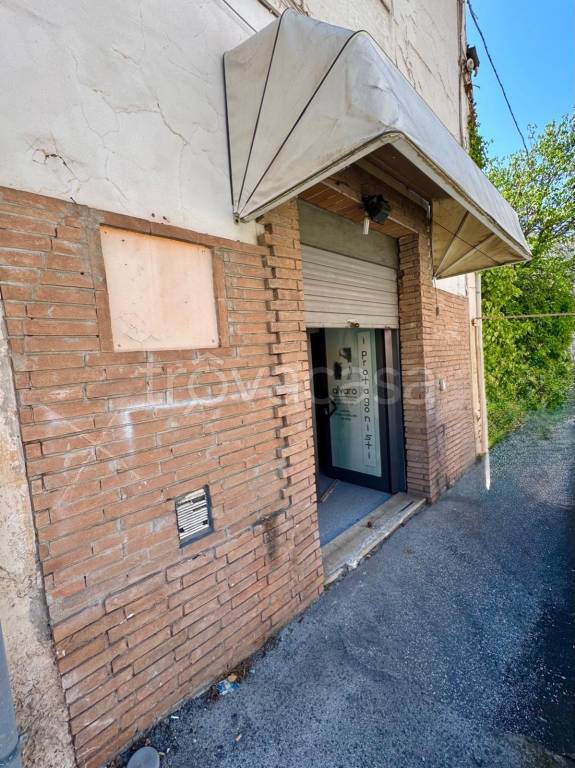 negozio in vendita ad Avezzano