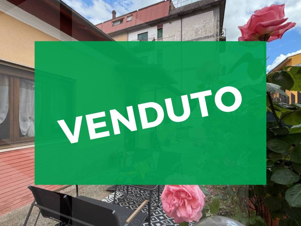 casa indipendente in vendita ad Avezzano in zona Cese