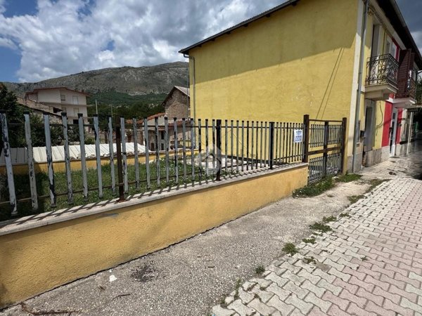 casa indipendente in vendita ad Avezzano in zona San Pelino