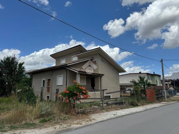 casa indipendente in vendita ad Avezzano