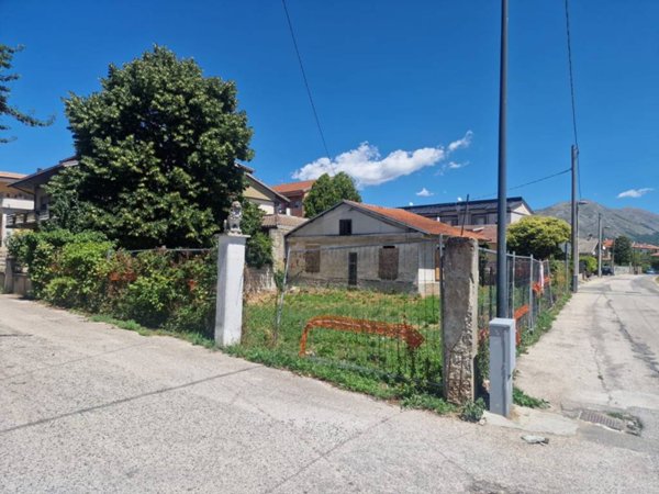 casa indipendente in vendita ad Avezzano