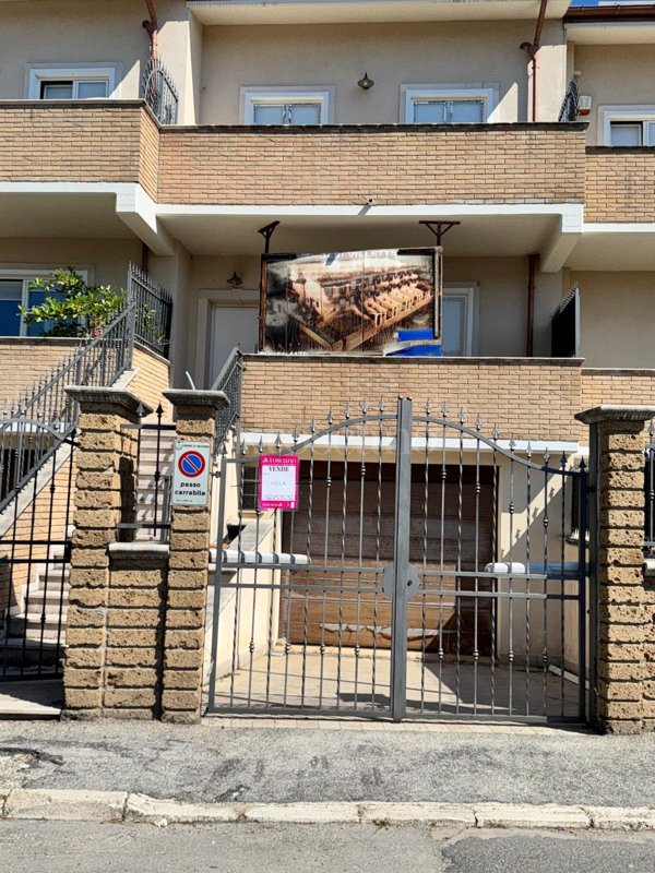 villetta a schiera in vendita ad Avezzano