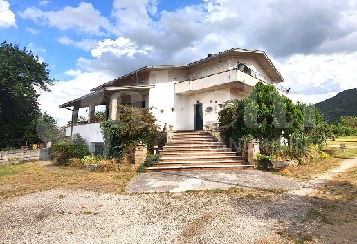 casa indipendente in vendita ad Avezzano in zona Incile