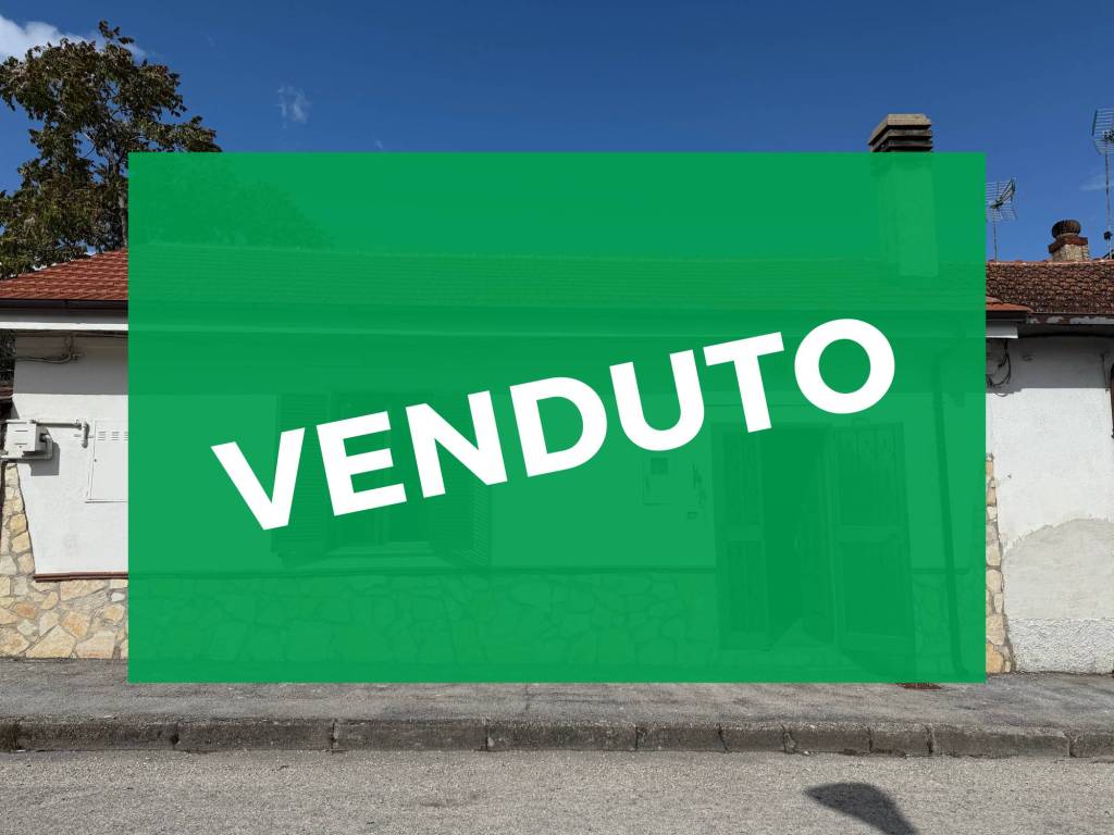 casa indipendente in vendita ad Avezzano in zona San Pelino