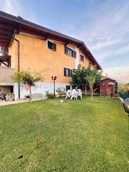 casa indipendente in vendita ad Avezzano in zona San Pelino