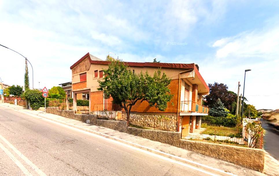 casa indipendente in vendita ad Avezzano