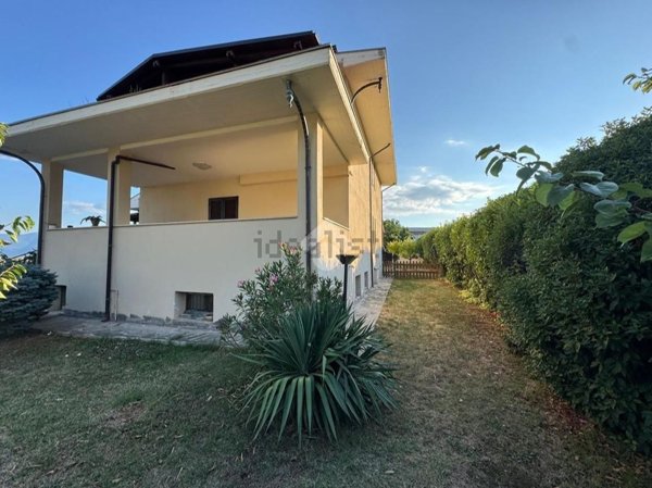 casa indipendente in vendita ad Avezzano in zona San Pelino