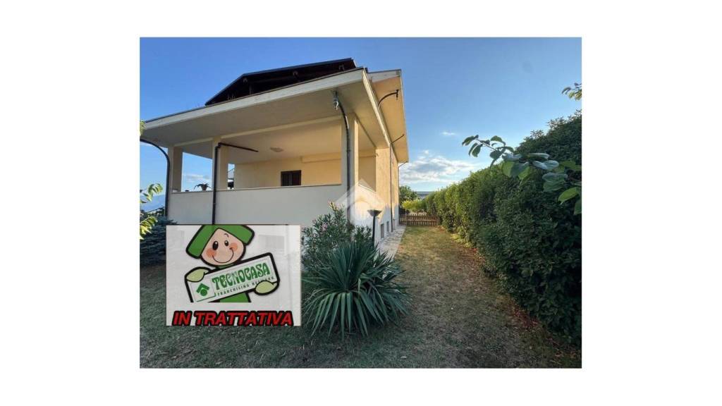 casa indipendente in vendita ad Avezzano in zona San Pelino