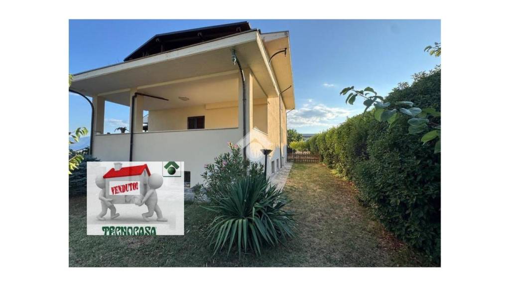 casa indipendente in vendita ad Avezzano in zona San Pelino